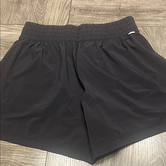 Vuori Villa Women's Athletic Shorts in Black - Picture 3 of 3